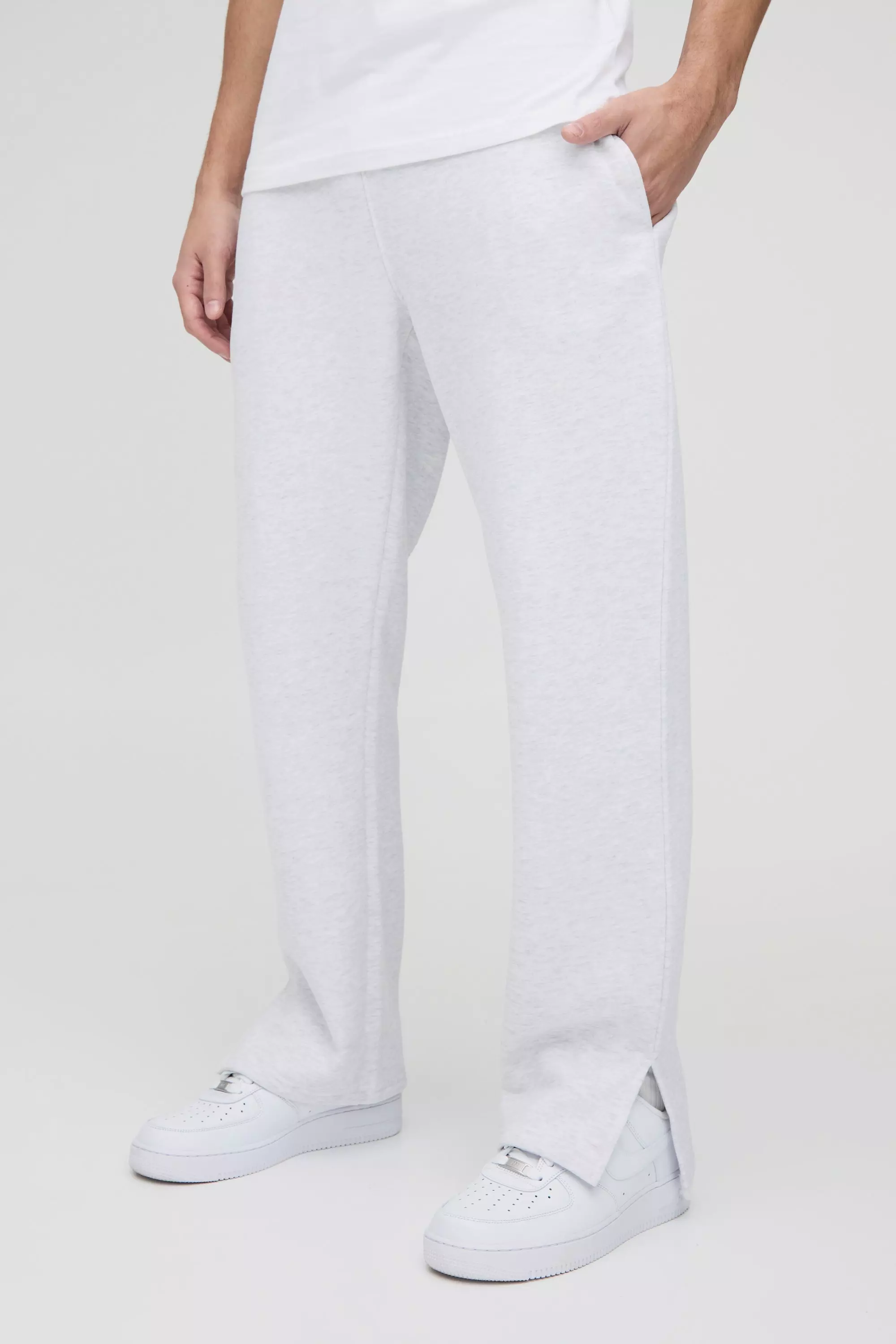 Basic Regular Fit Split Hem Jogger boohooMAN IE